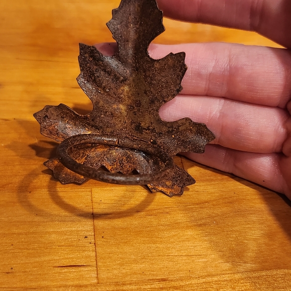 Rustic Brown Leaf Napkin Rings - Picture 3 of 4